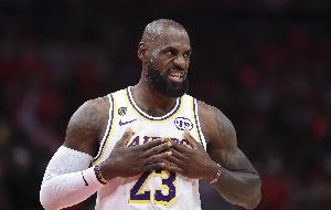 纳什称詹姆斯生涯为NBA最伟大：巅峰与时长兼备