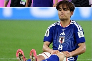 板仓滉讨论久保建英伤病情况：他表示久保今天状况更稳定，希望只是轻微受伤