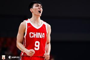替补表现亮眼!庞峥麟半场3投1中贡献5分3篮板,上演精彩追身2+1