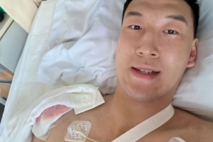 杜润旺术后分享康复照片：这只胳膊终于送去大修了