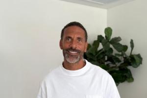 费迪南德表示：不会让C罗每场首发，主帅需提前告知换人安排