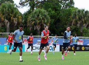 英格兰世界杯物资遭窃！球鞋及装备近乎全失，仅剩下一个足球