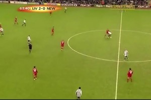 强硬！经典回顾：05年利物浦vs纽卡，阿隆索被铲，杰拉德大打出手