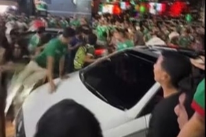 墨西哥汽车撞击世界杯庆祝人群，17人受伤1人生命垂危