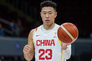 表现不佳！贺希宁8投1中另有2次失误，仅得2分3篮板