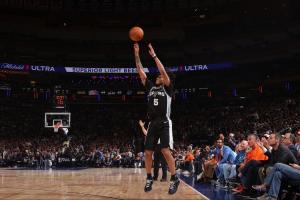 马刺半场投中14个三分球 创NBA总决赛单队半场三分命中数最高纪录