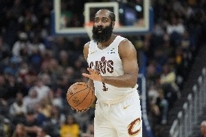 米切尔与哈登防守短板致骑士无缘冠军，却难觅合适替代者