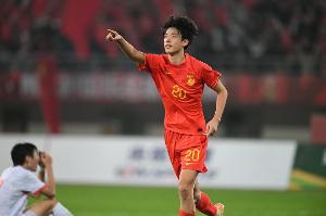 朱鹏宇:从国足及前辈身上学有所获,唯有拼搏方能不负众望