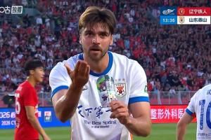 泰山客场以1-0领先！前场默契配合，谢文能下底助攻，泽卡包抄射门得分